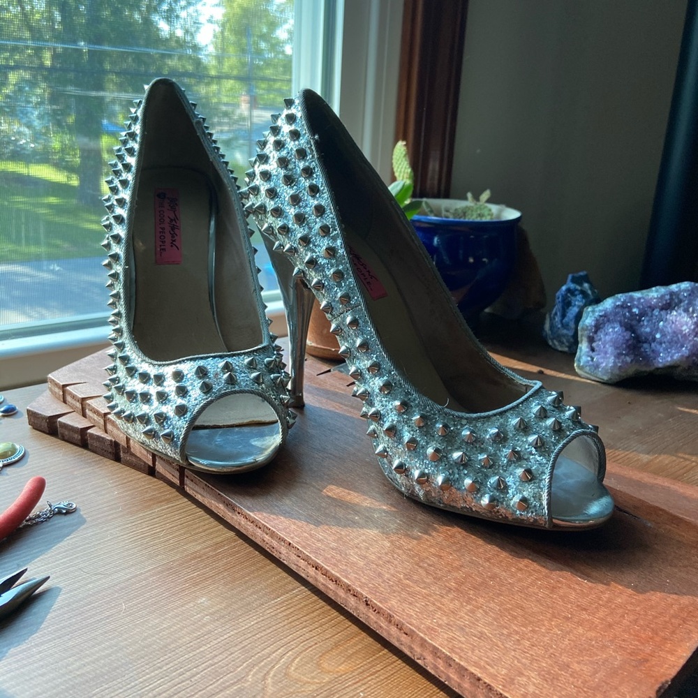 Betsy Johnson studded heels size 10